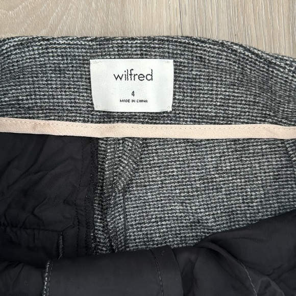 Aritzia/ Wilfred pants, size 4 - Picture 3 of 4